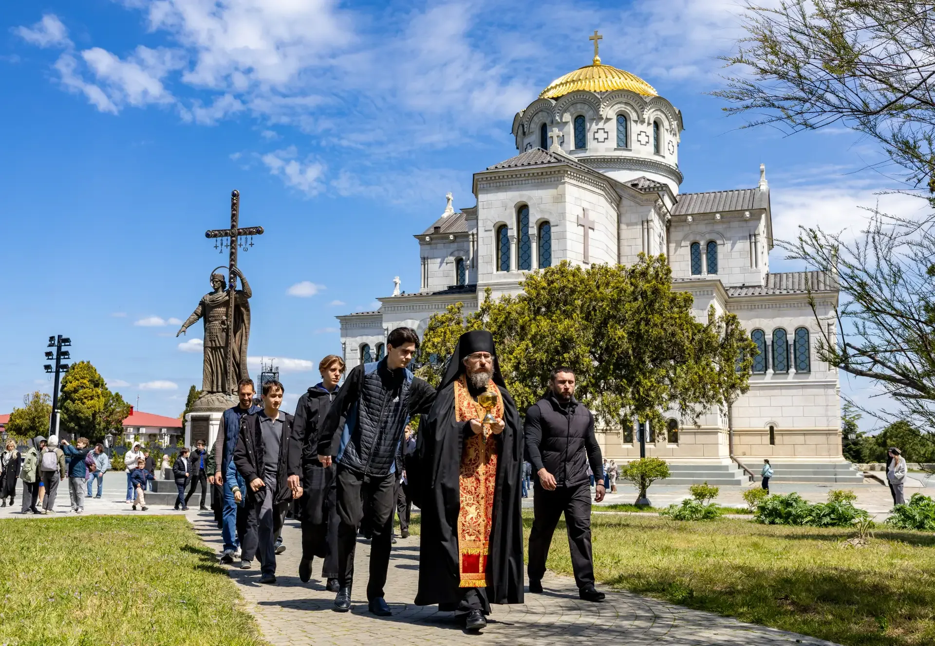 ✨ В Неделю о расслабленном митрополит Тихон совершил Литургию в Херсонесском мужском монастыре  3 ма
