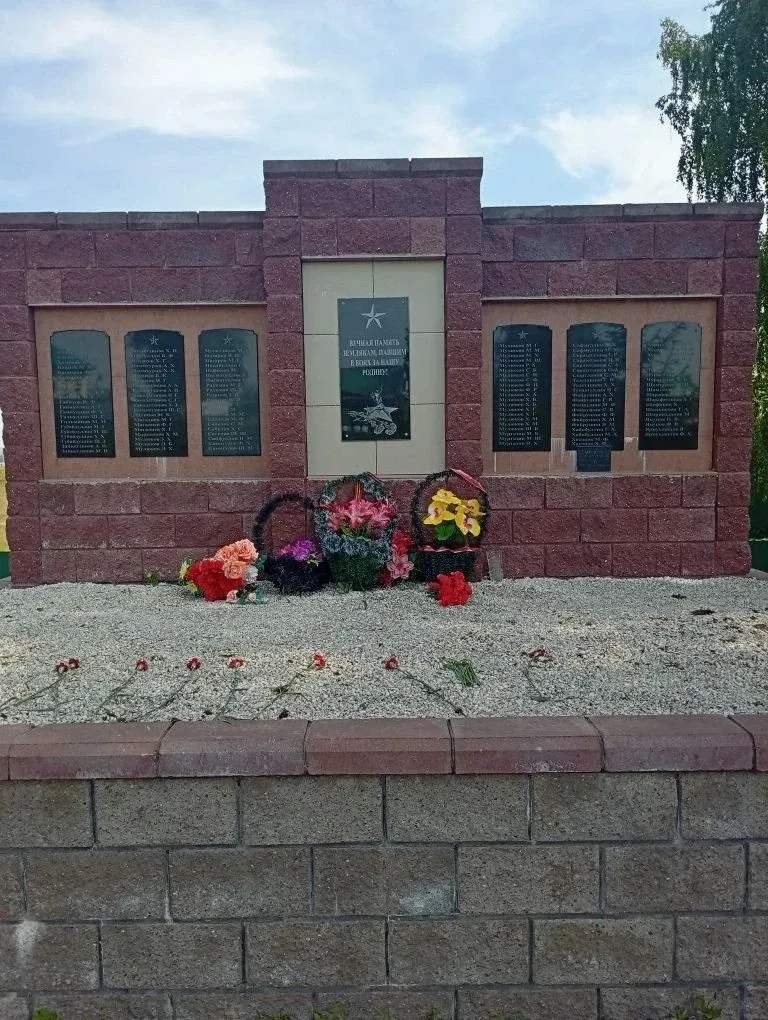 💐 С благодарностью сквозь годы: цветы к обелискам от ведомственной охраны🕊️  Работники Уфимского отр