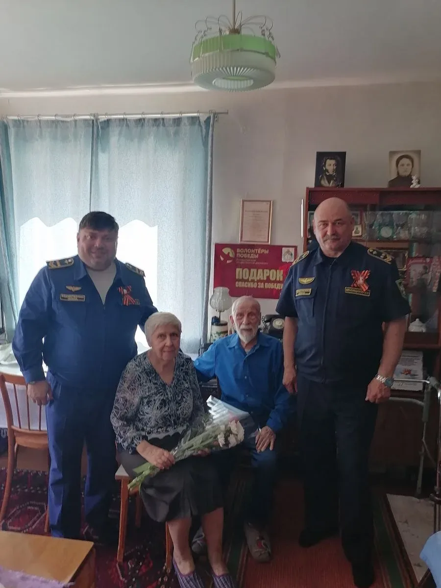 В гостях у ветерана 🇷🇺  🎗В День Великой Победы по всей Иркутской области прошли митинги, возложения 