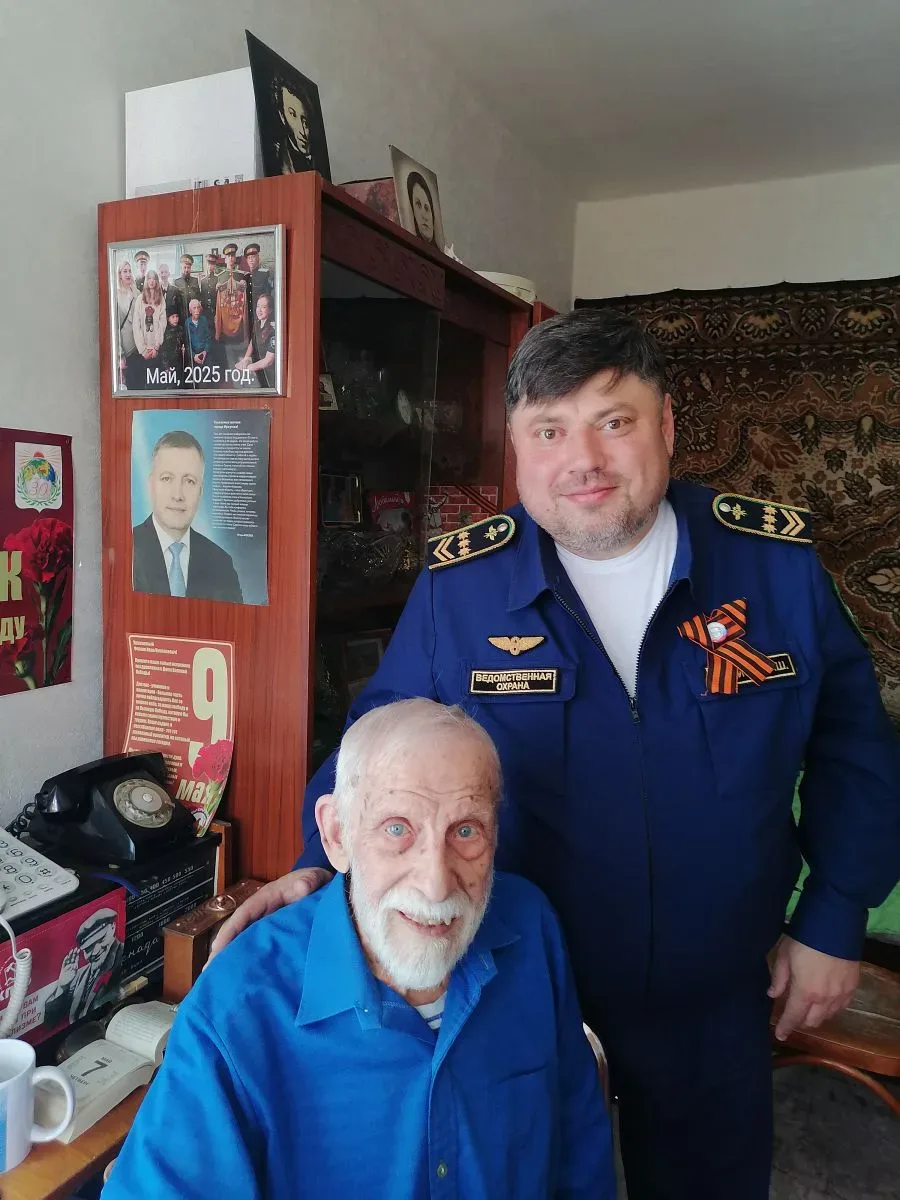 В гостях у ветерана 🇷🇺  🎗В День Великой Победы по всей Иркутской области прошли митинги, возложения 