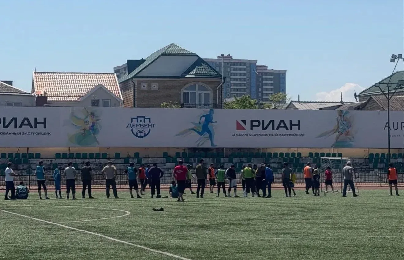 ⚽️ Памяти Победы: футбольный турнир в Дербенте собрал сильнейших  🎗В Дербенте на стадионе «Урожай» п