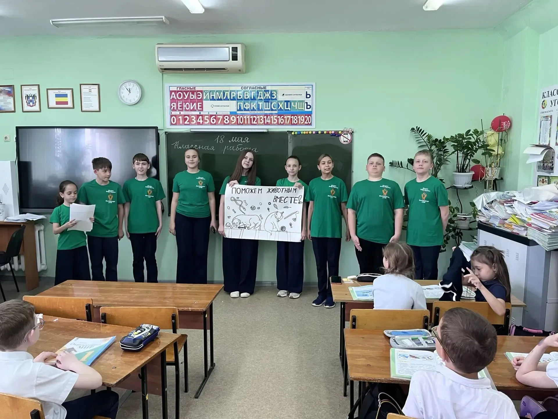 Знаете, кто такие волонтеры? Это те, кто не проходит мимо чужой беды. И в нашей школе подрастает име