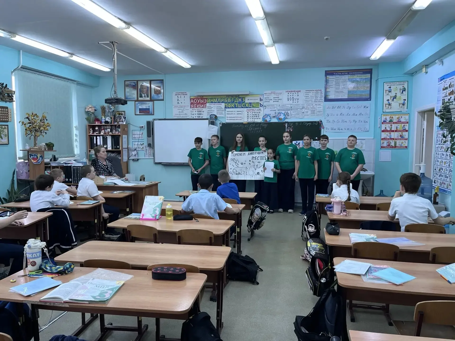 Знаете, кто такие волонтеры? Это те, кто не проходит мимо чужой беды. И в нашей школе подрастает име