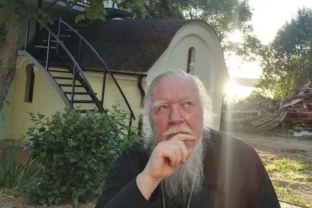 Дьявол весь мир закрутил в такую карусель, что, приди завтра Христос на землю и попробуй что-то людя