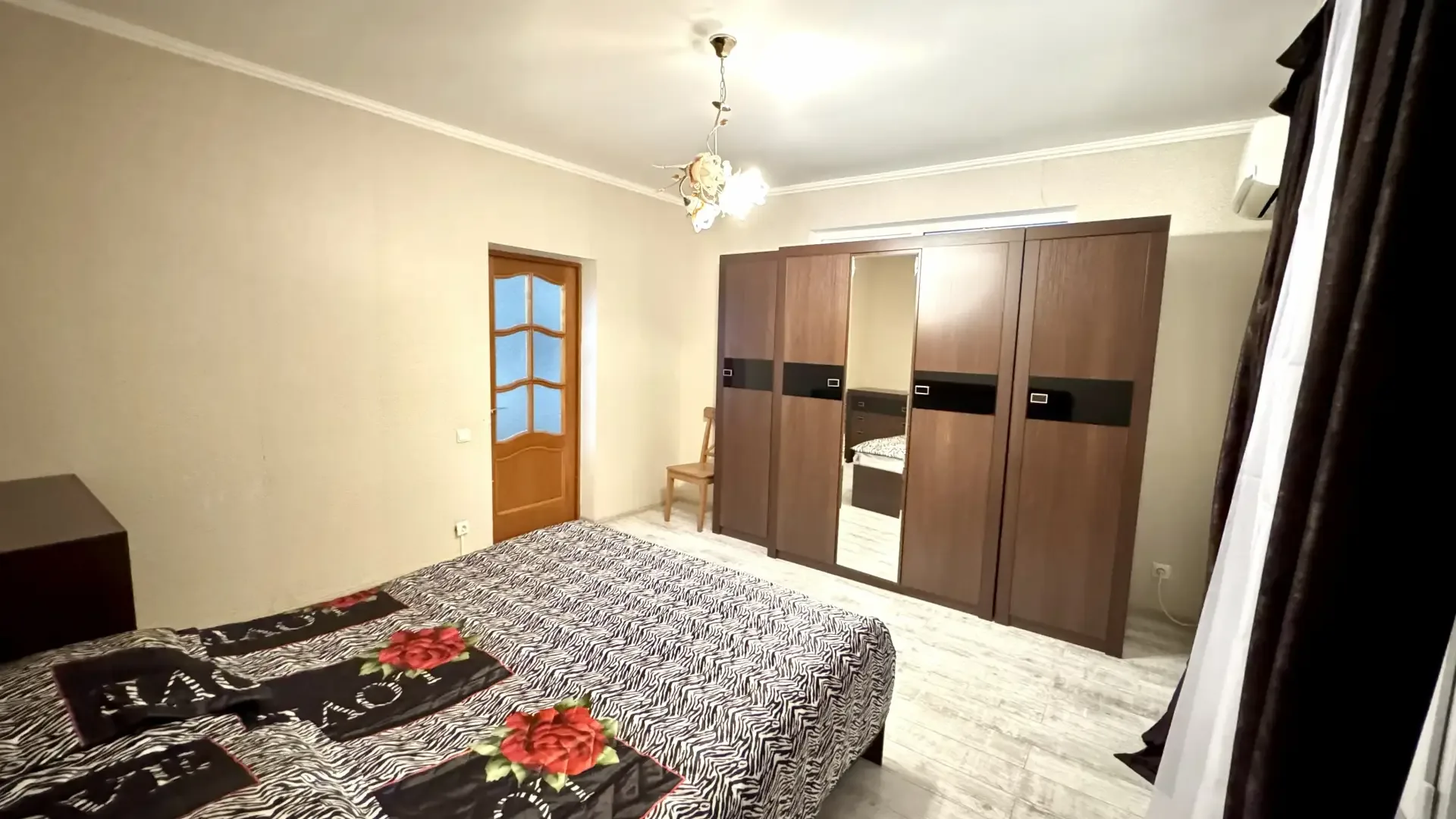 #СОЧИ #ВЕРХНЕВЕСЕЛОЕ улица Черновицкая 9/10.           Сдаётся двухэтажный коттеджный дом , с беседк