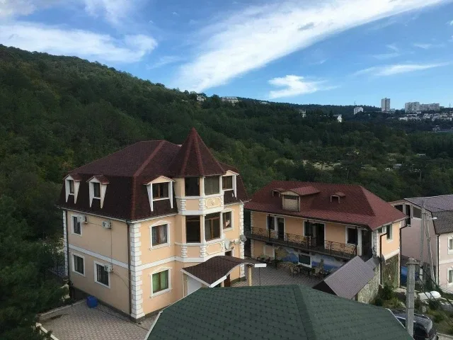 #ЯЛТА  Приглашаем на отдых в гостевой комплекс"Сердце природы" Находимся мы в 2,5 км от центральной 