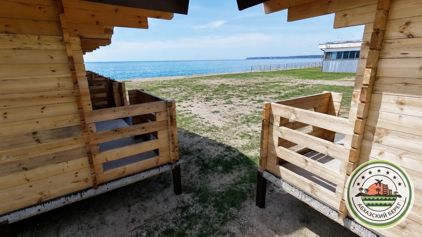 #ЛДЗАА Рыбзаводская  “БРИЗ” - новые домики прямо на берегу в Лдзаа 🌊  🏖 пляж сразу рядом с территори