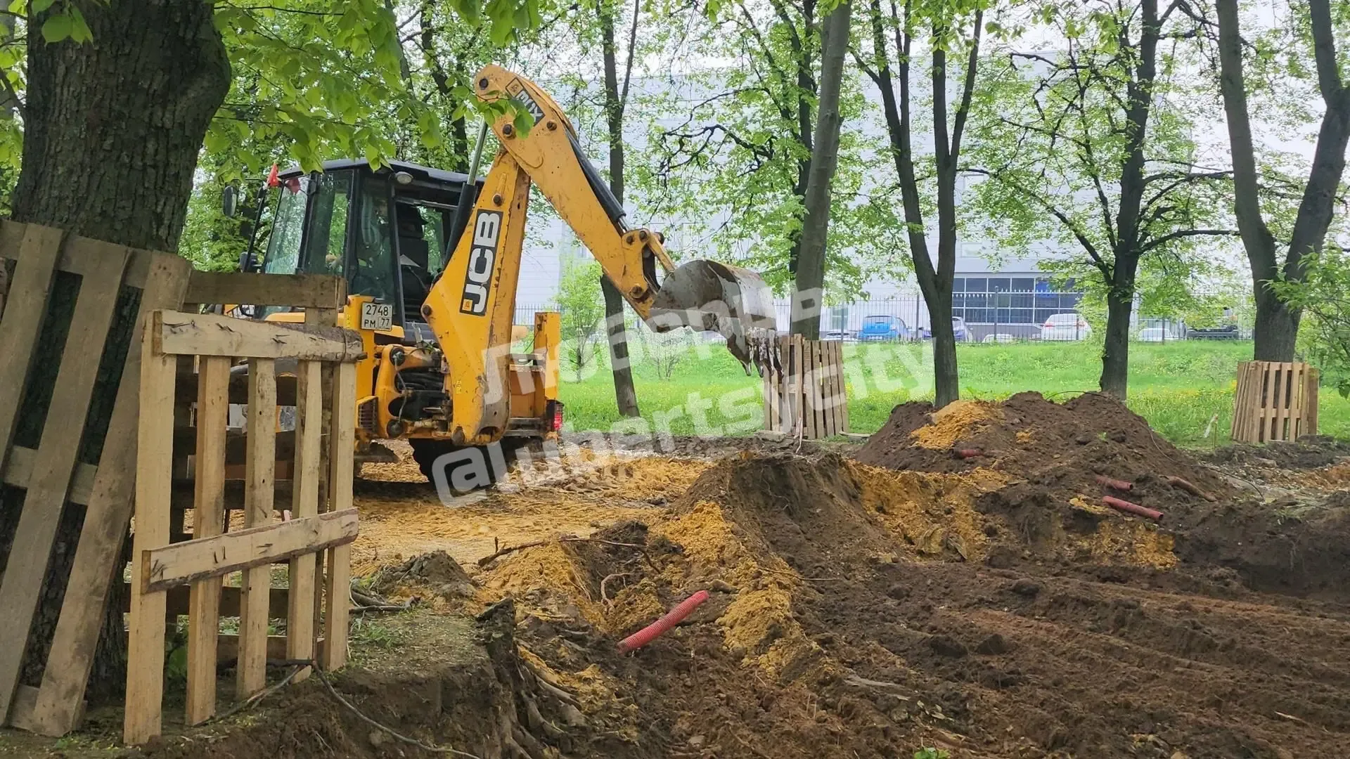 В Центральном парке полным ходом масштабная реконструкция. Уже залиты бетонные основания под новую п