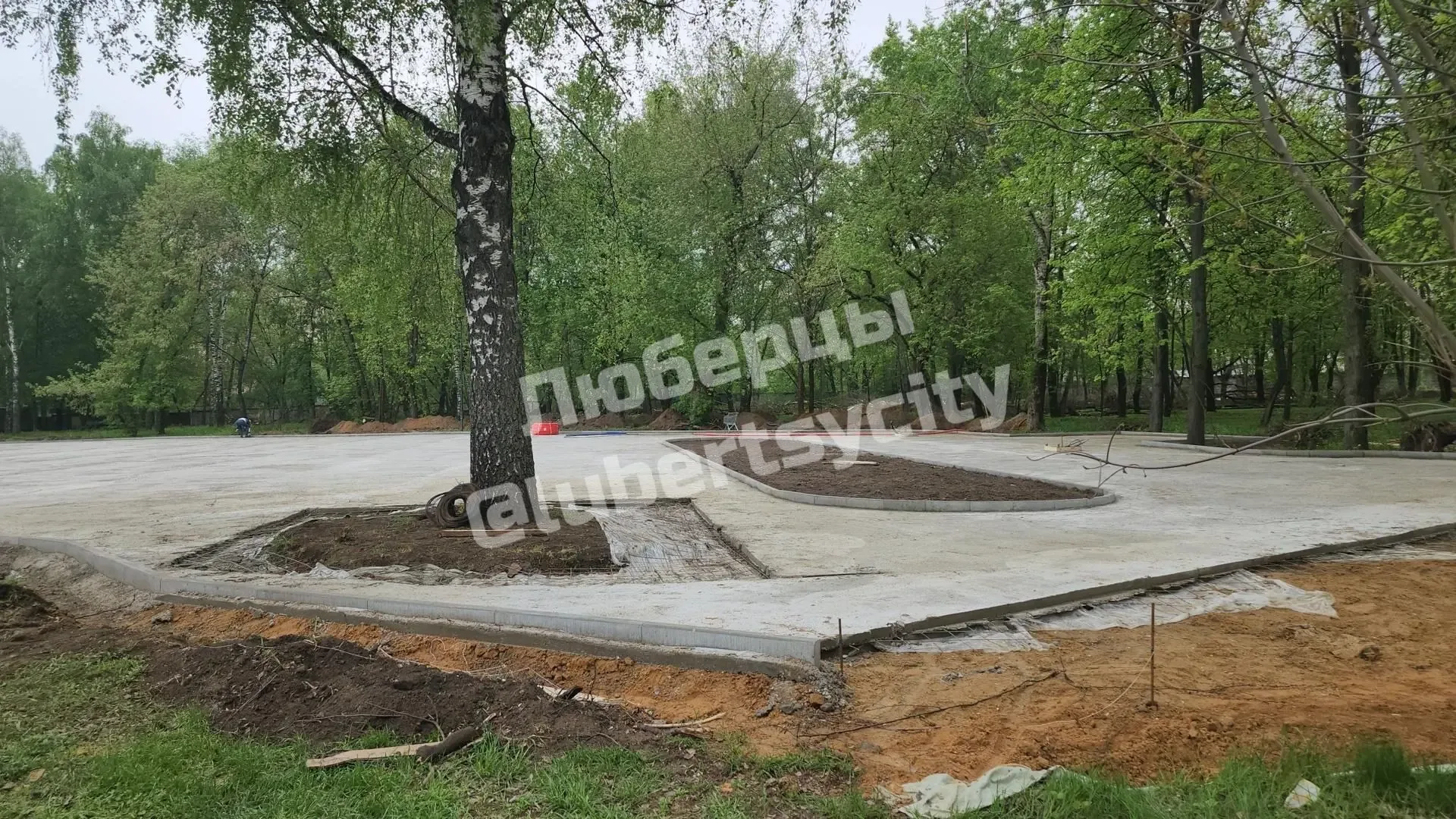 В Центральном парке полным ходом масштабная реконструкция. Уже залиты бетонные основания под новую п