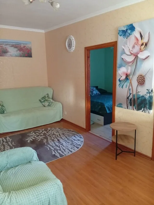 #АЛУШТА ул. 15 Апреля, 39,  Сдаю посуточно 2 х комнатную кв , в шаговой доступности центральная набе