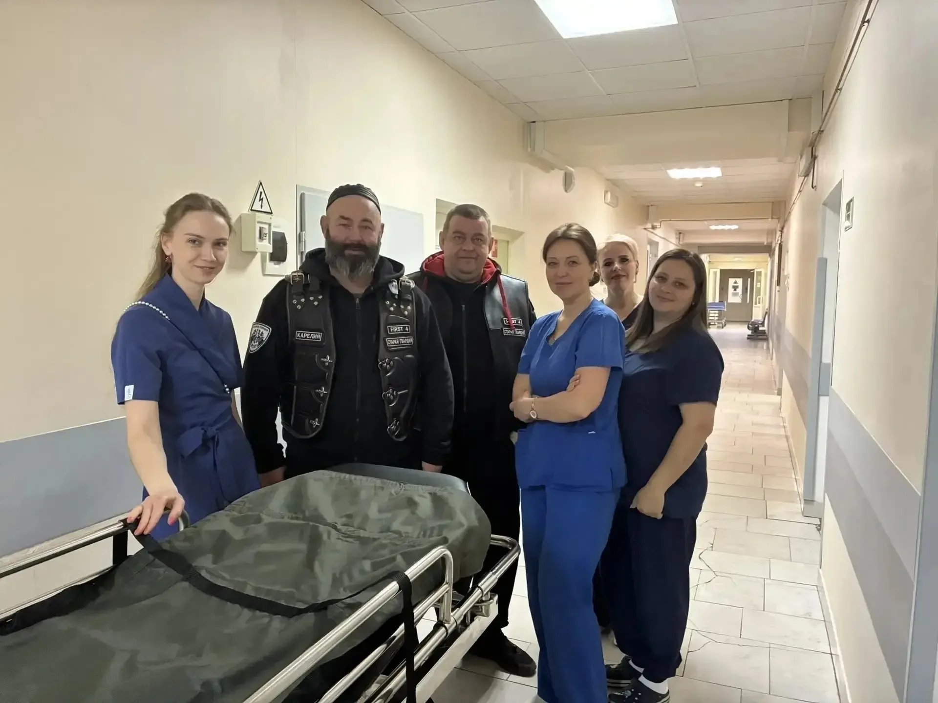 Байкеры подарили больнице Петрозаводска мягкие носилки  Члены петрозаводского мотоклуба «Старая гвар