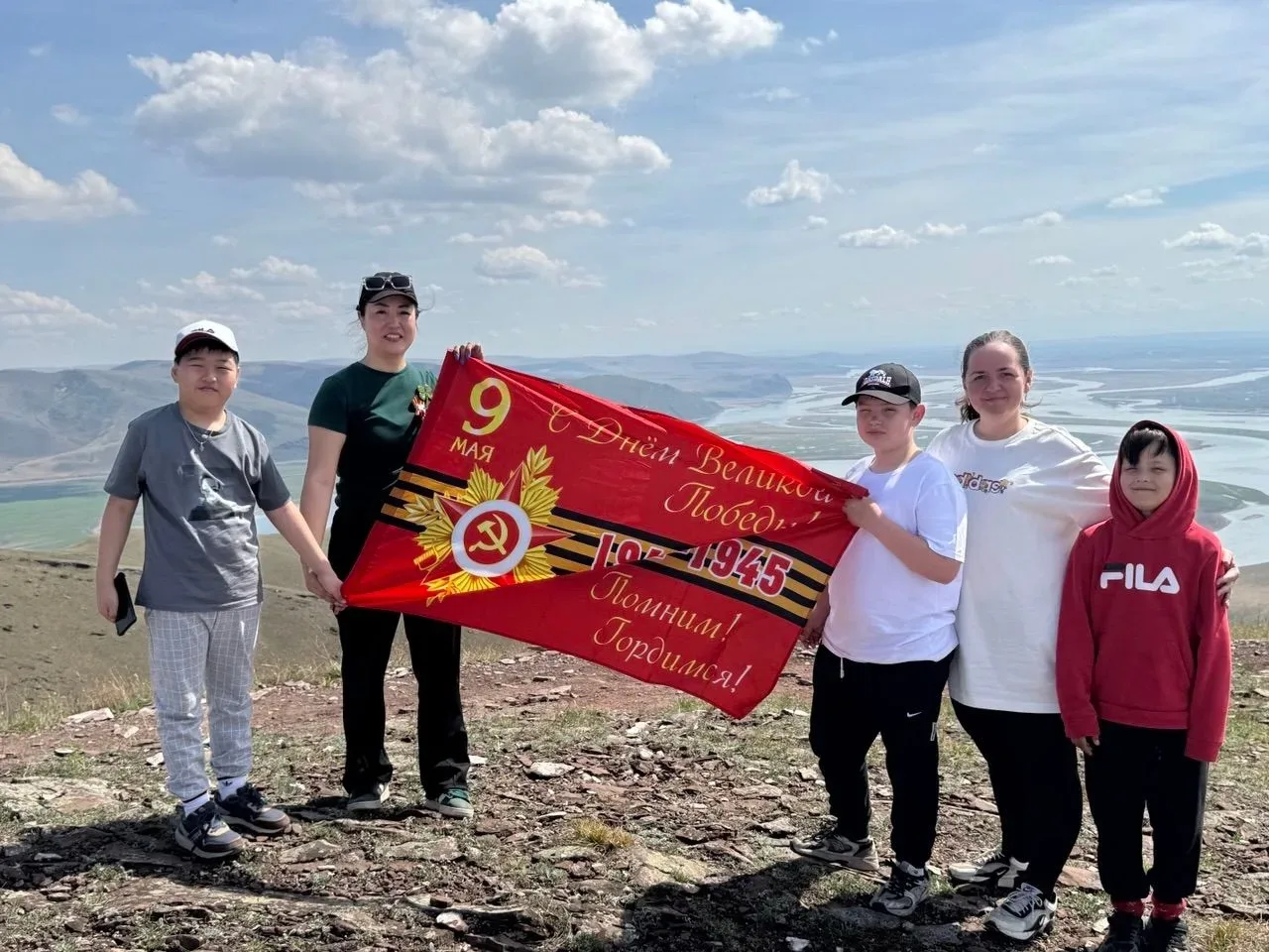 ⛰️ Судебные приставы ГМУ ФССП России встретили День Победы на вершине горы  👮🏻‍♂️ Сотрудники специал