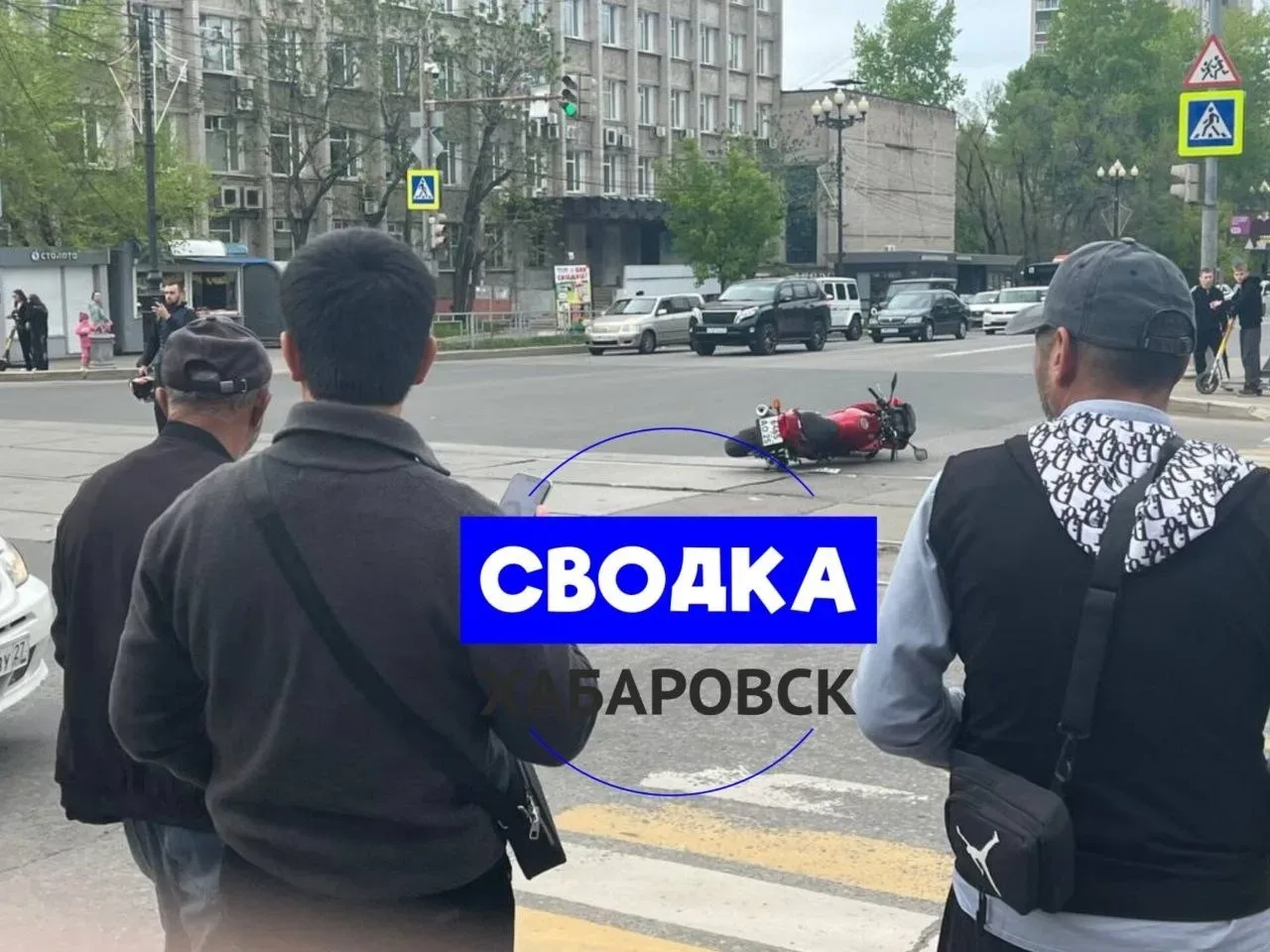 Мотодтп произошло сегодня вечером в центре Хабаровска  НЕ ЗАБУДЬ ПОДПИСАТЬСЯ ⤵️