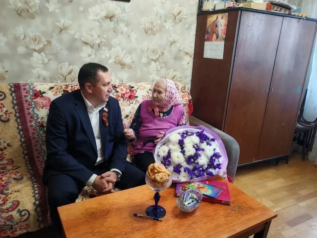 В преддверии празднования Дня Победы областные и муниципальные депутаты традиционно навещают фронтов