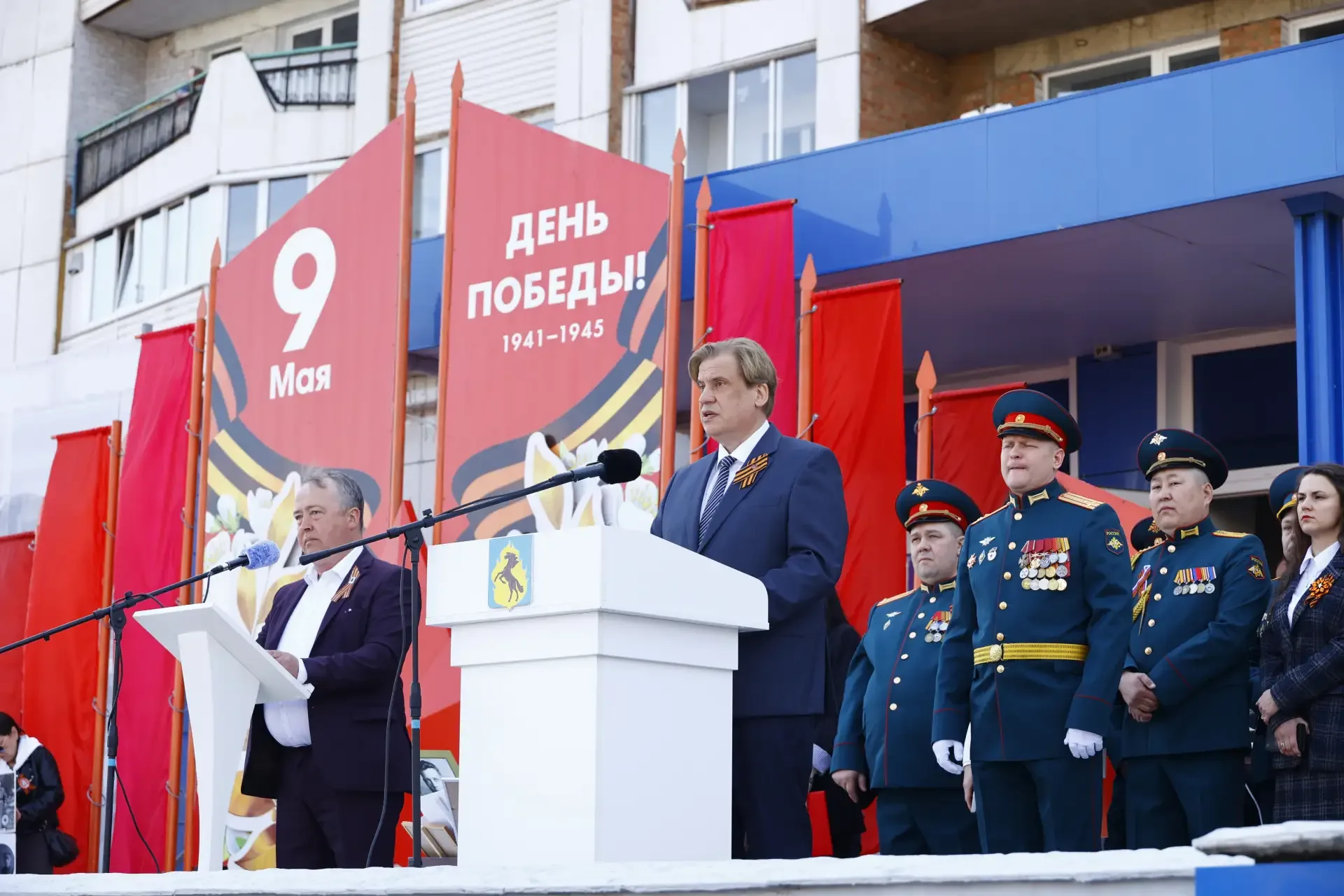 В День Победы мы склоняем головы перед бессмертным подвигом отцов, дедов и прадедов, которые, преодо