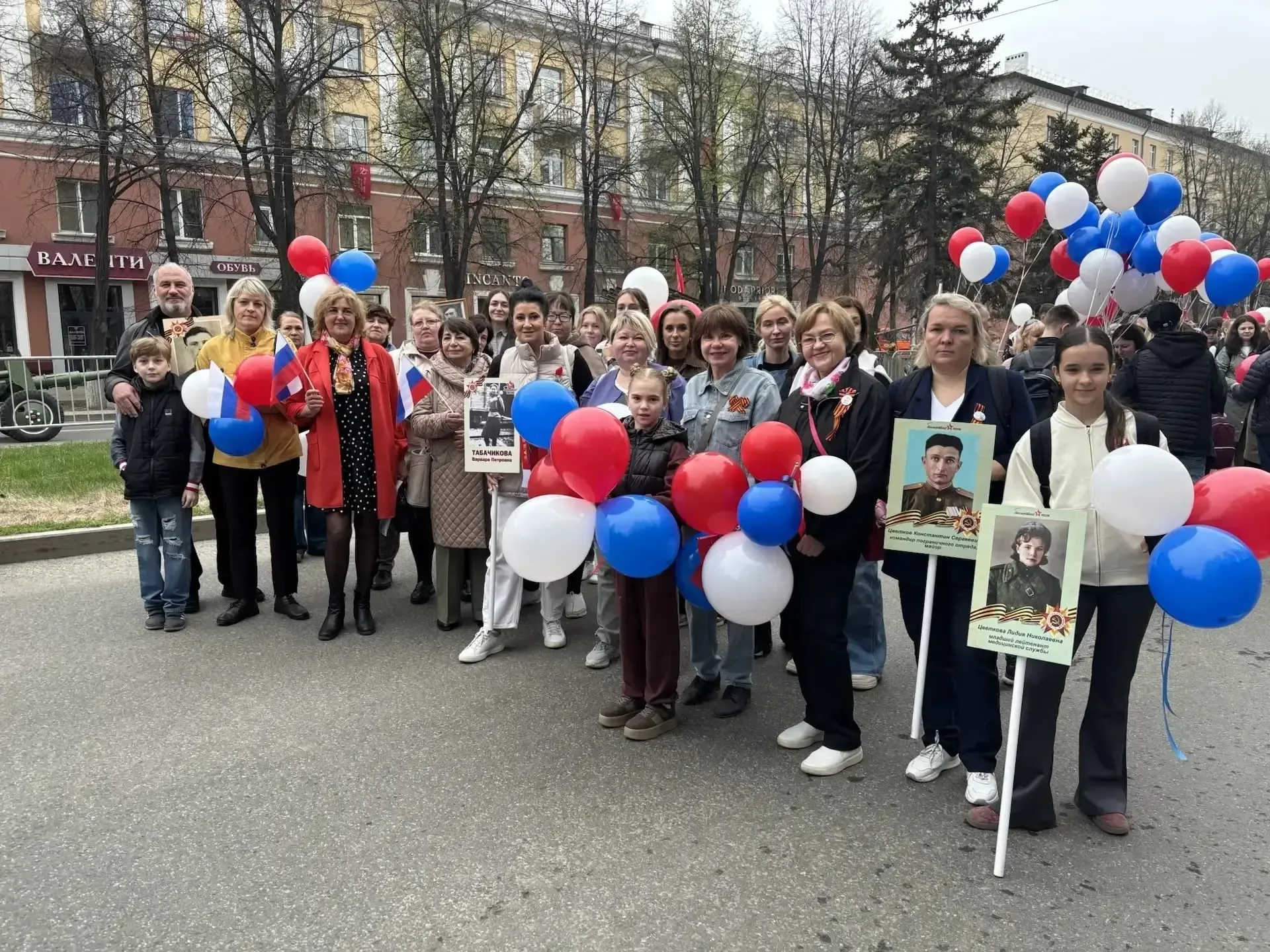 В День Победы мы склоняем головы перед бессмертным подвигом отцов, дедов и прадедов, которые, преодо