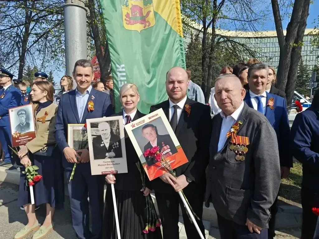 В День Победы мы склоняем головы перед бессмертным подвигом отцов, дедов и прадедов, которые, преодо