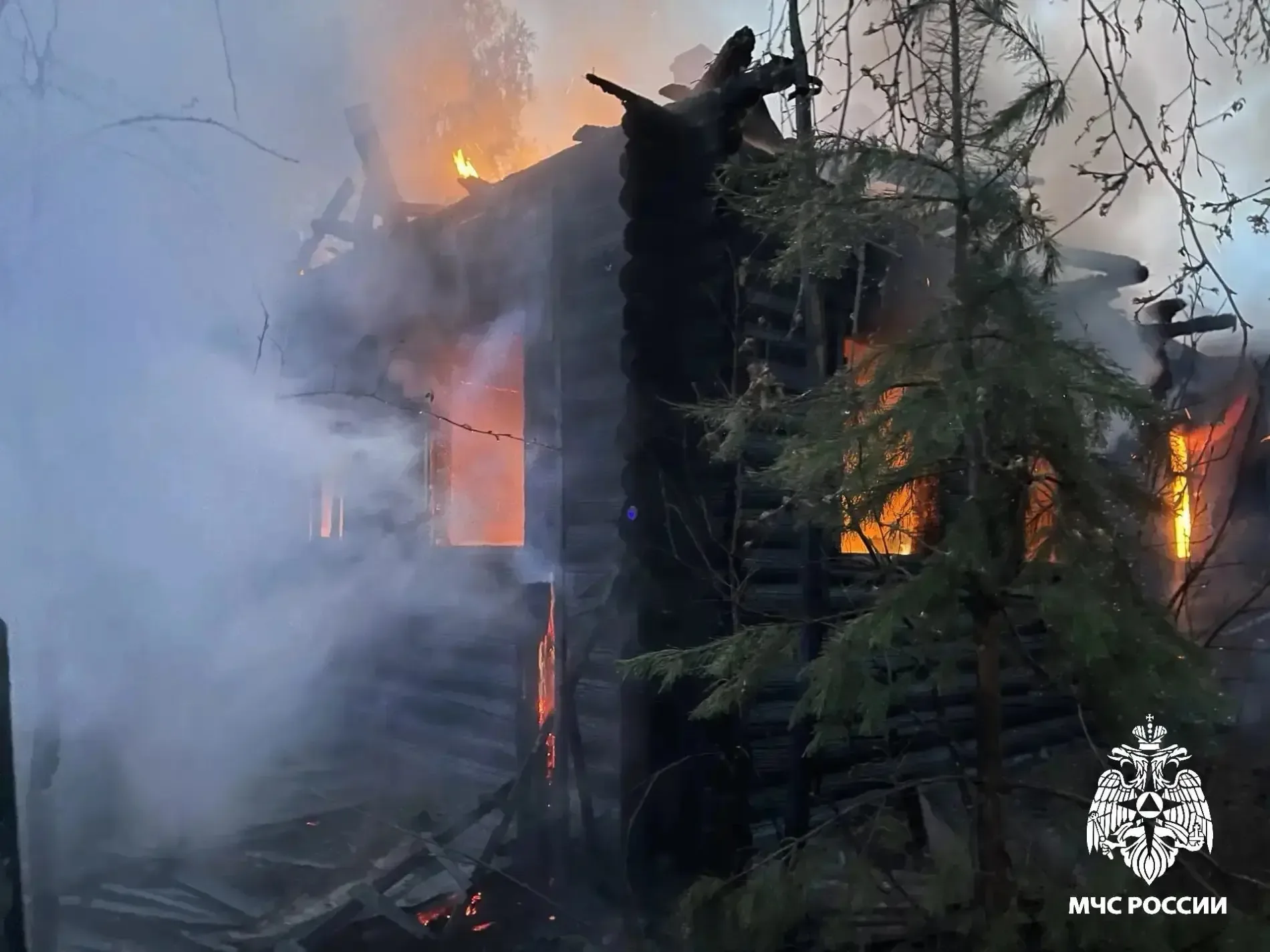 💥 При пожаре в Нейском округе Костромской области погибла 58-летняя женщина   12 мая в поселке Еленс