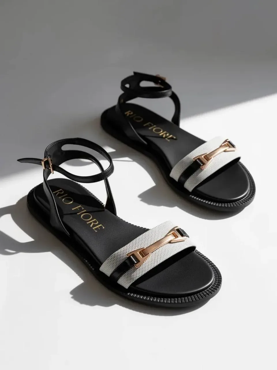Удобная обувь на лето ☀️🛒  🤍Коричневые босоножки  🤍Черно-серые босоножки  🤍Замшевые сандали  🤍Розовы