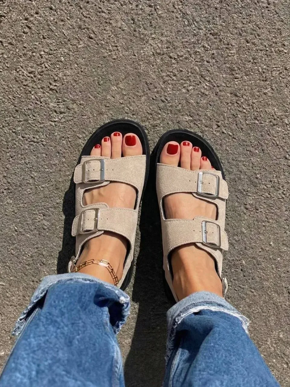 Удобная обувь на лето ☀️🛒  🤍Коричневые босоножки  🤍Черно-серые босоножки  🤍Замшевые сандали  🤍Розовы
