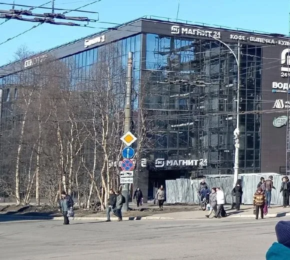 Губернатор раскритиковал обилие чёрных зданий в Мурманске  На оперативном совещании Андрей Чибис зая