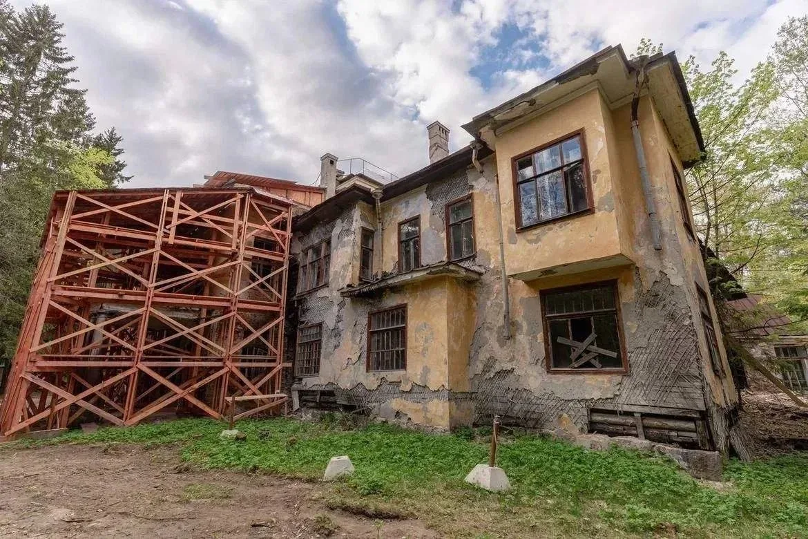 "Дом.РФ" выставил на торги дачу Фаберже в Санкт-Петербурге, имеющую статус объекта культурного насле