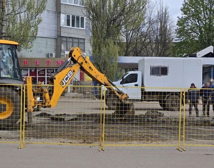 💧 Порыв ликвидирован: специалисты отремонтировали водопровод в Центрально-Городском районе Макеевки 