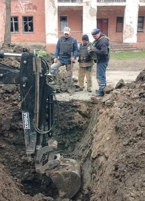 Работа с риском для жизни: как сотрудники "Вода Донбасса" ремонтируют объекты в Горловке   Несмотря 