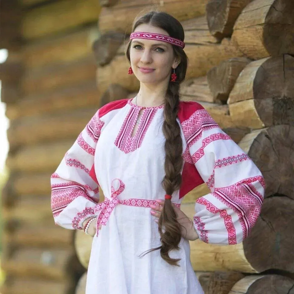 Если девушка не пьёт, не курит, не ругается матом, спит дома ночью, любит природу, хочет прожить с о