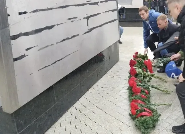 Несмотря на пасмурную погоду и дождь, в Пензе провели торжественный митинг в честь Первомая. Традици
