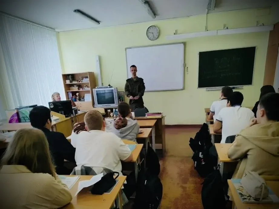 Сегодня в нашей школе произошло особенное событие – к нам в гости приехал наш выпускник Максиян Дани