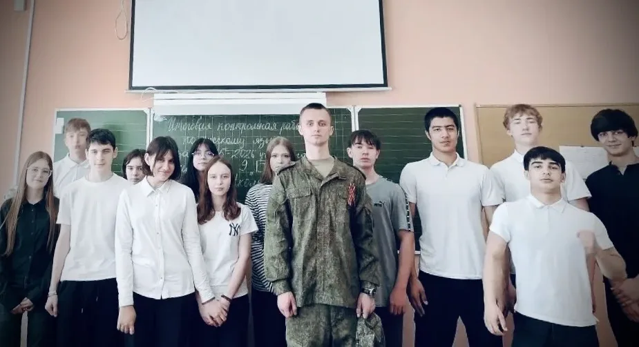 Сегодня в нашей школе произошло особенное событие – к нам в гости приехал наш выпускник Максиян Дани