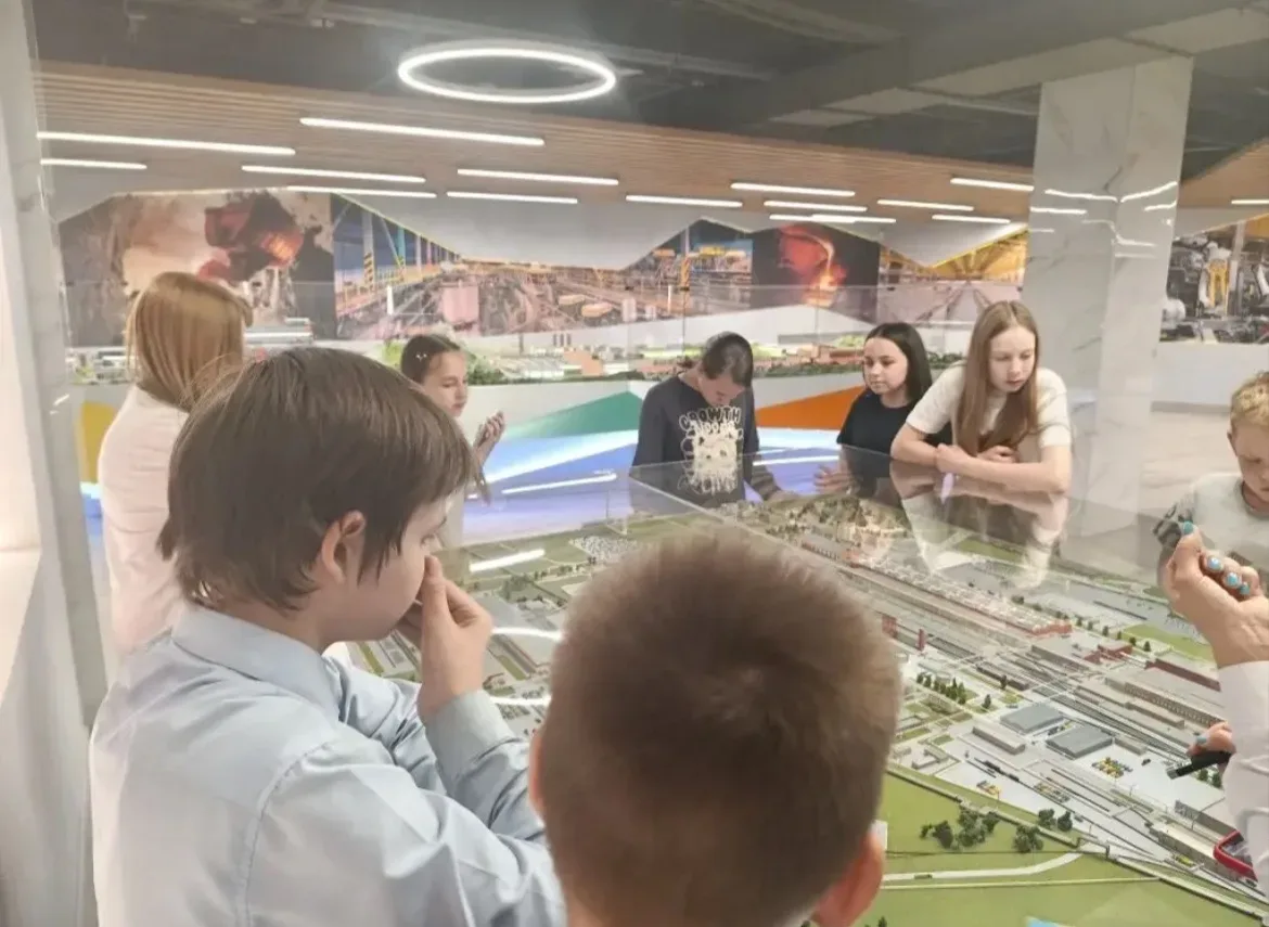 👷‍♂️ПОГРУЖЕНИЕ В МИР ПРОФЕССИЙ👷‍♂️  🗣️18 мая 2026 года ученики 6Б класса вместе с классным руководит