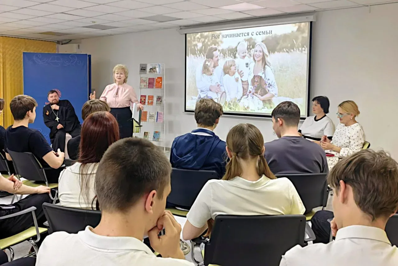 ✅В модельной центральной библиотеке к Международному дню семьи провели беседу-размышление «Всё начин