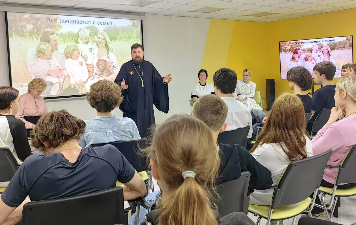 ✅В модельной центральной библиотеке к Международному дню семьи провели беседу-размышление «Всё начин
