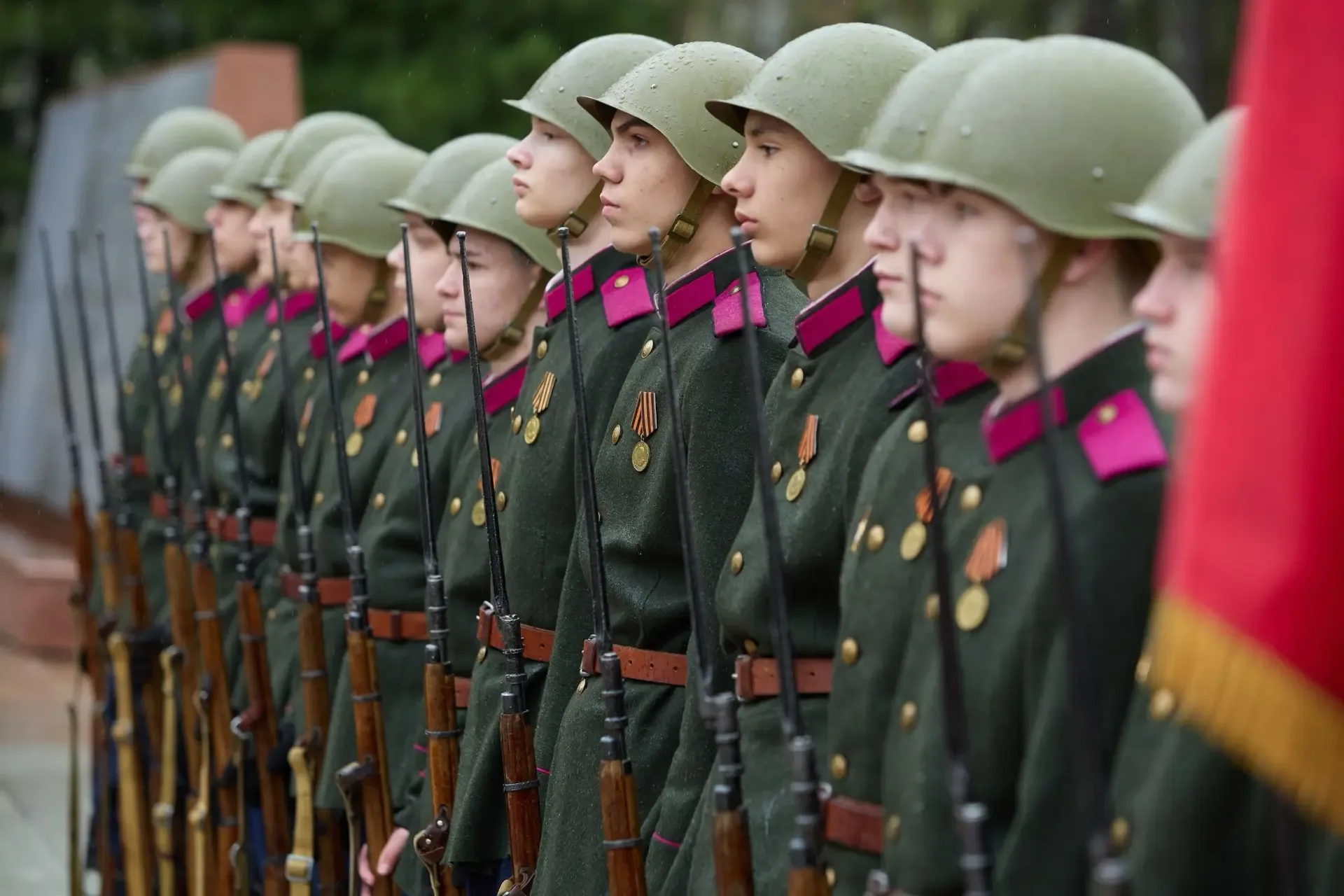 Память, объединяющая поколения  Утро 81-й годовщины Великой Победы началось с торжественной церемони