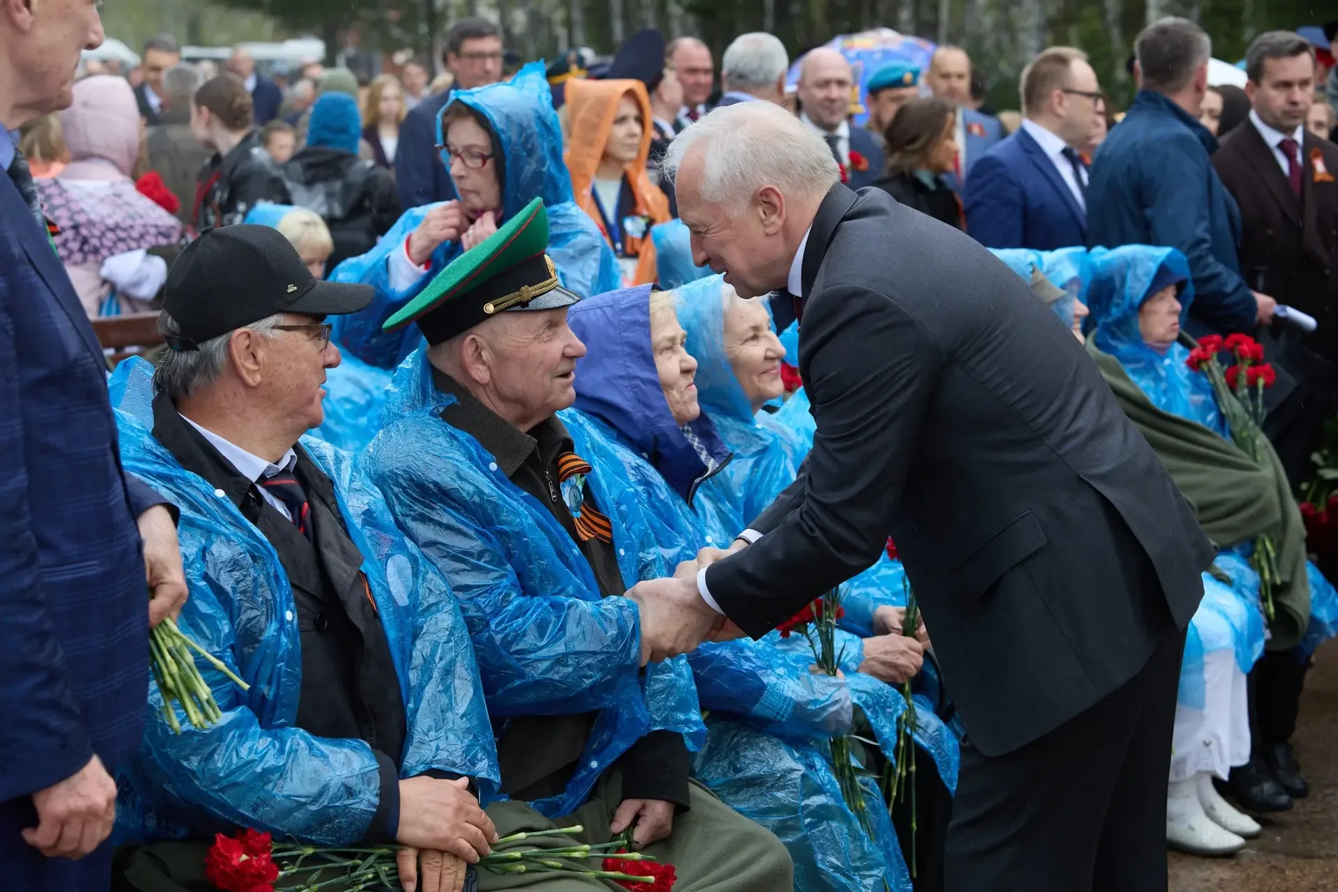 Память, объединяющая поколения  Утро 81-й годовщины Великой Победы началось с торжественной церемони