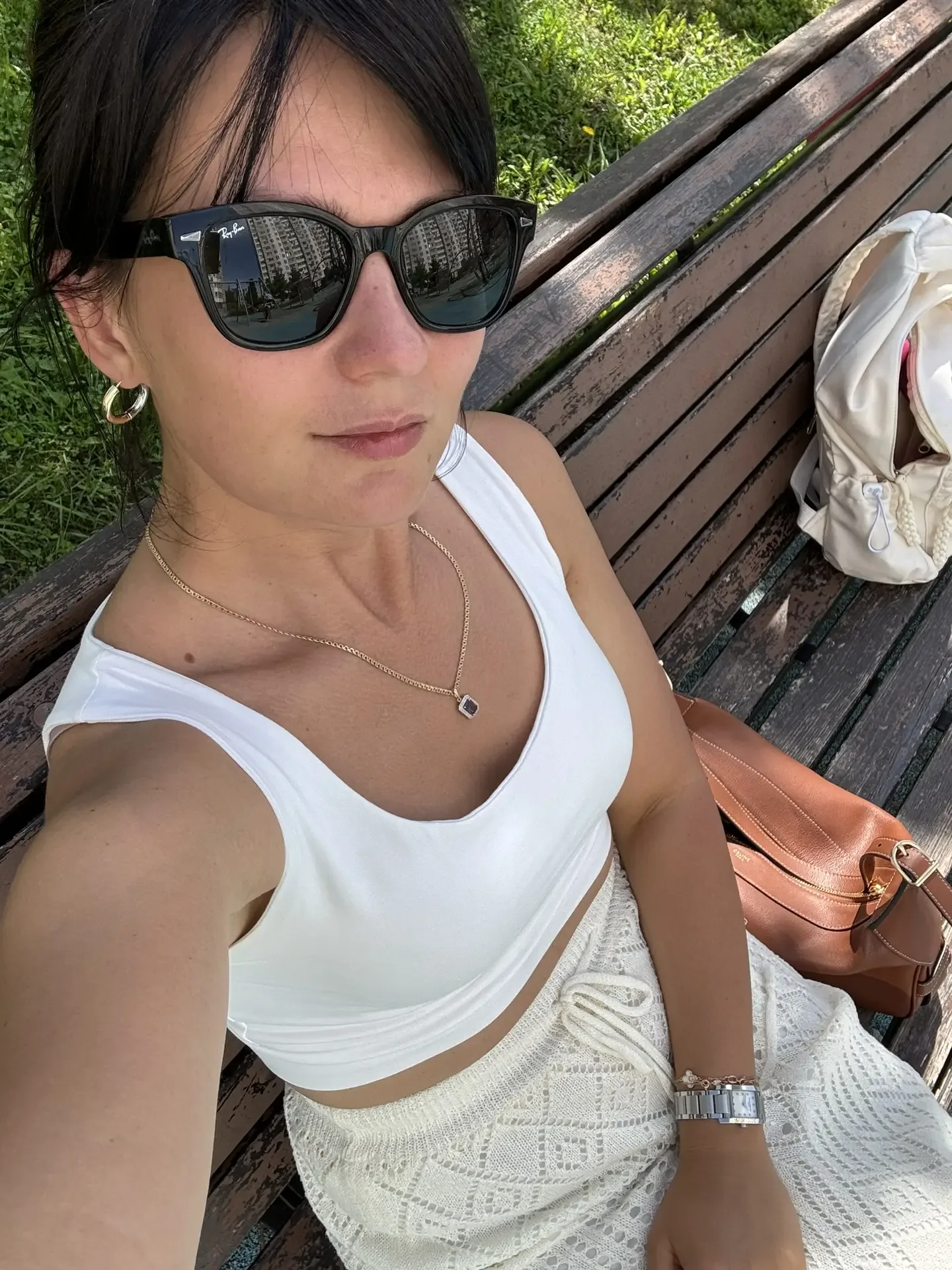 В Москве +30☀️ Ощущается как +40, когда тебе самой уже 30+ 😂😂  Я так любила жару раньше, а теперь в 