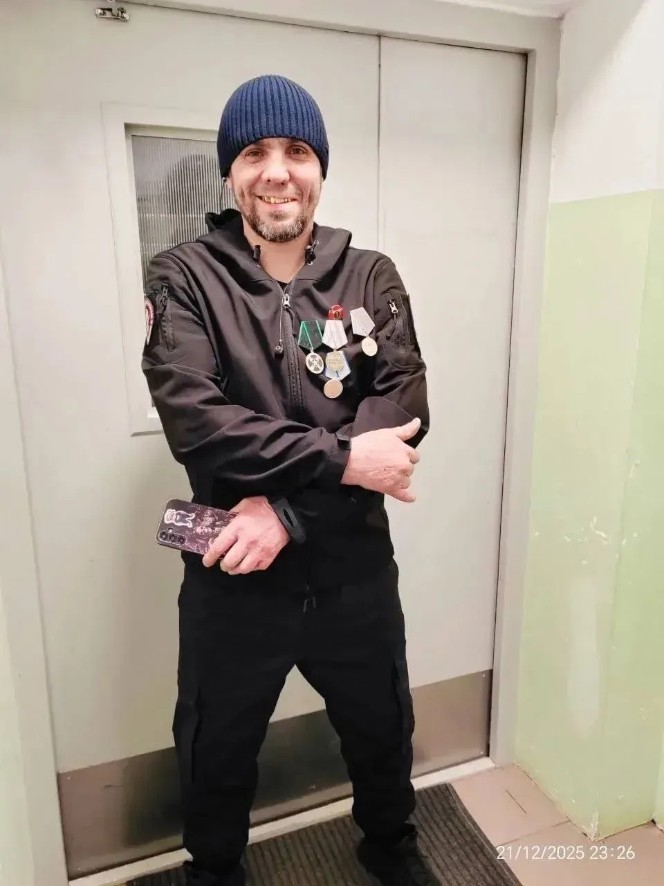 В Приморском крае толпа азербайджанцев жестоко избила ветерана СВО после перепалки в кафе  Боец с де