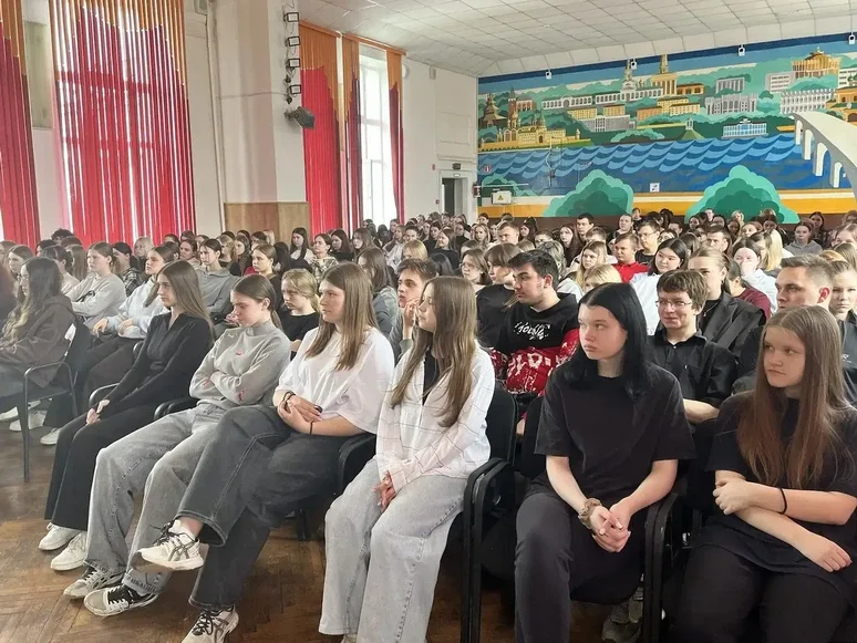 Костромские полицейские научили студентов давать отпор мошенникам.  Ликбез прошел в рамках областной