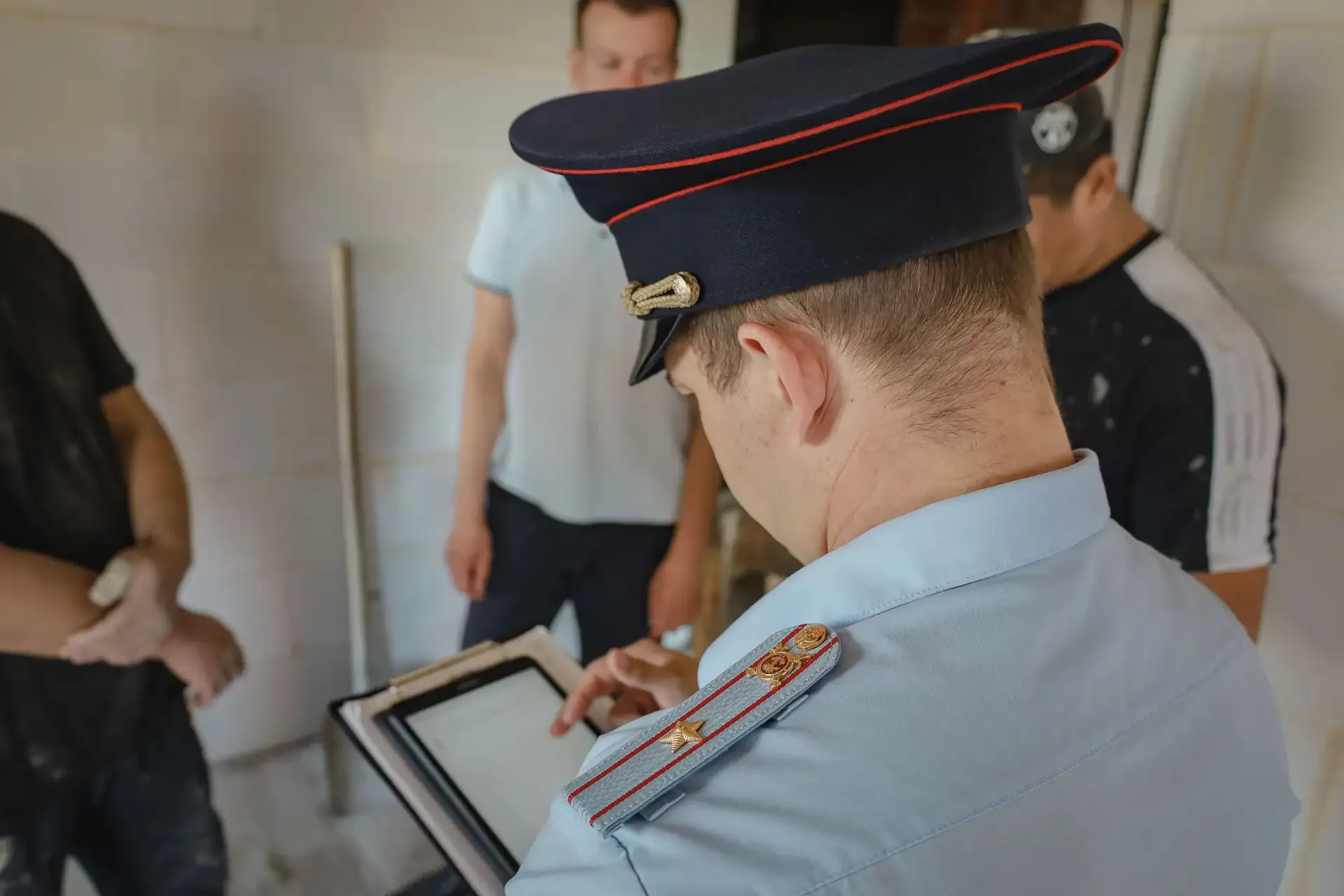 В Костроме сотрудники городского подразделения по вопросам миграции вместе с полицейскими Госавтоинс