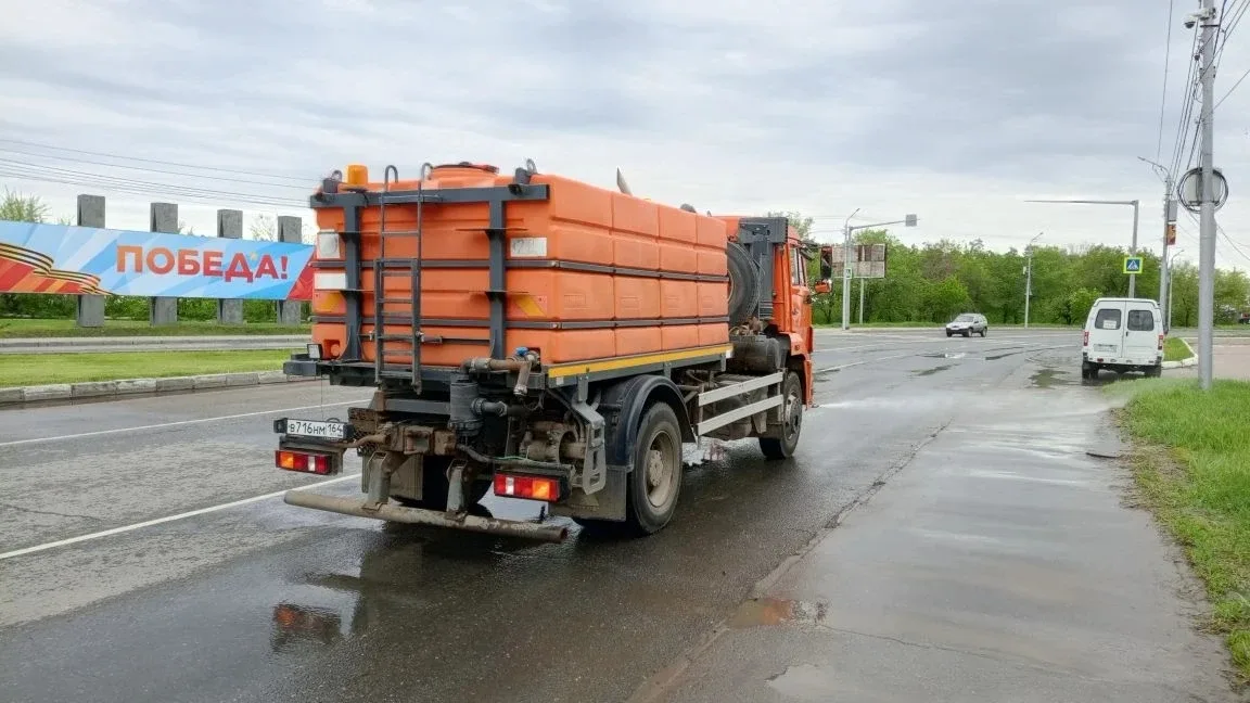 🧹 Продолжается уборка территории района   В течение суток службой благоустройства проводились следую