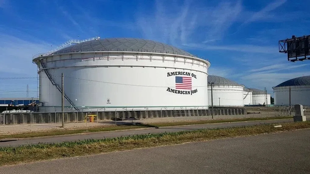 США за неделю потеряли 7,9 млн баррелей запасов нефти и 1,5 млн — запасов бензина  Американское Минэ