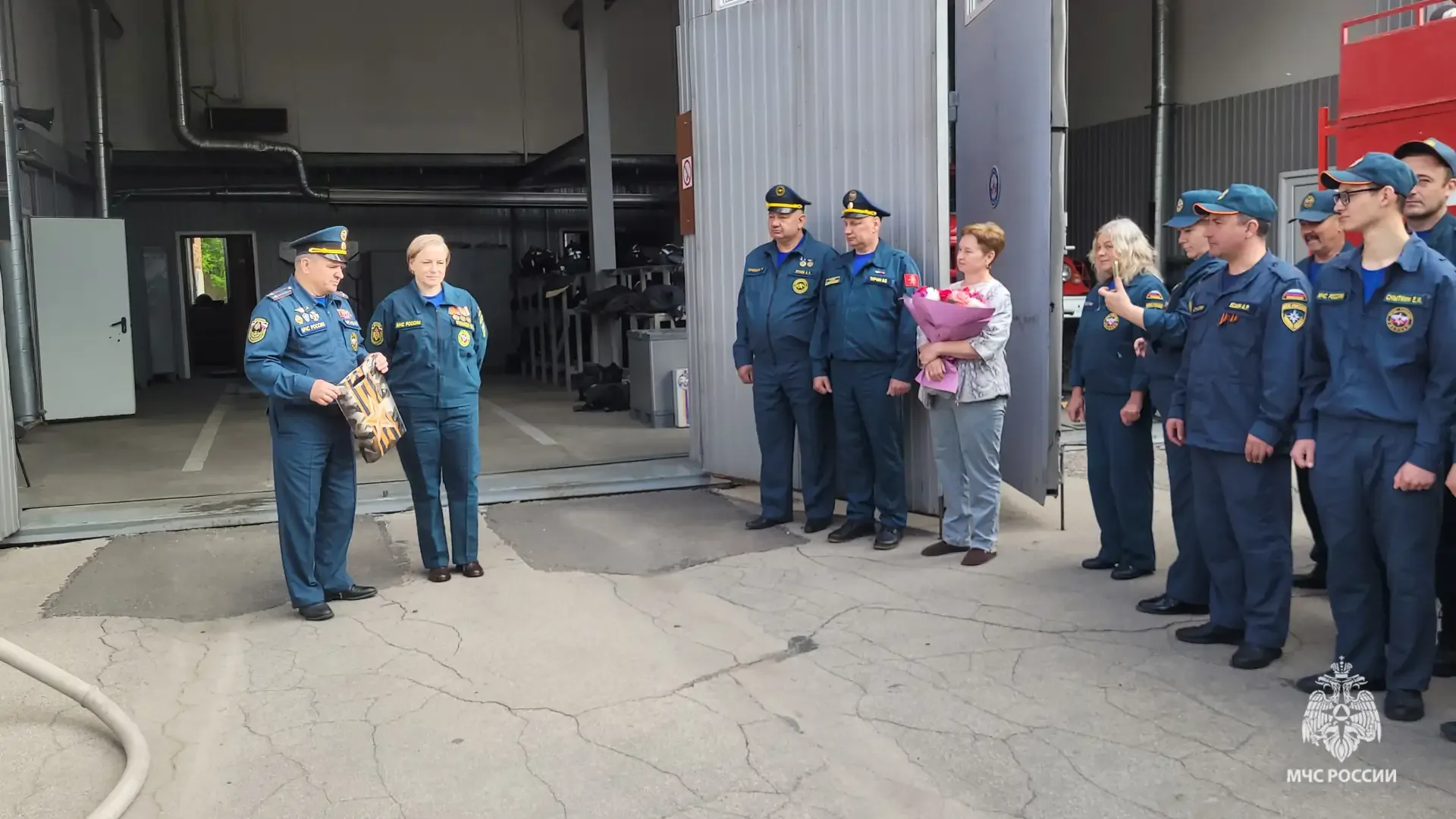 🚨В Одоеве торжественно проводили на пенсию диспетчера 58 пожарно-спасательной части Татьяну Стукалов