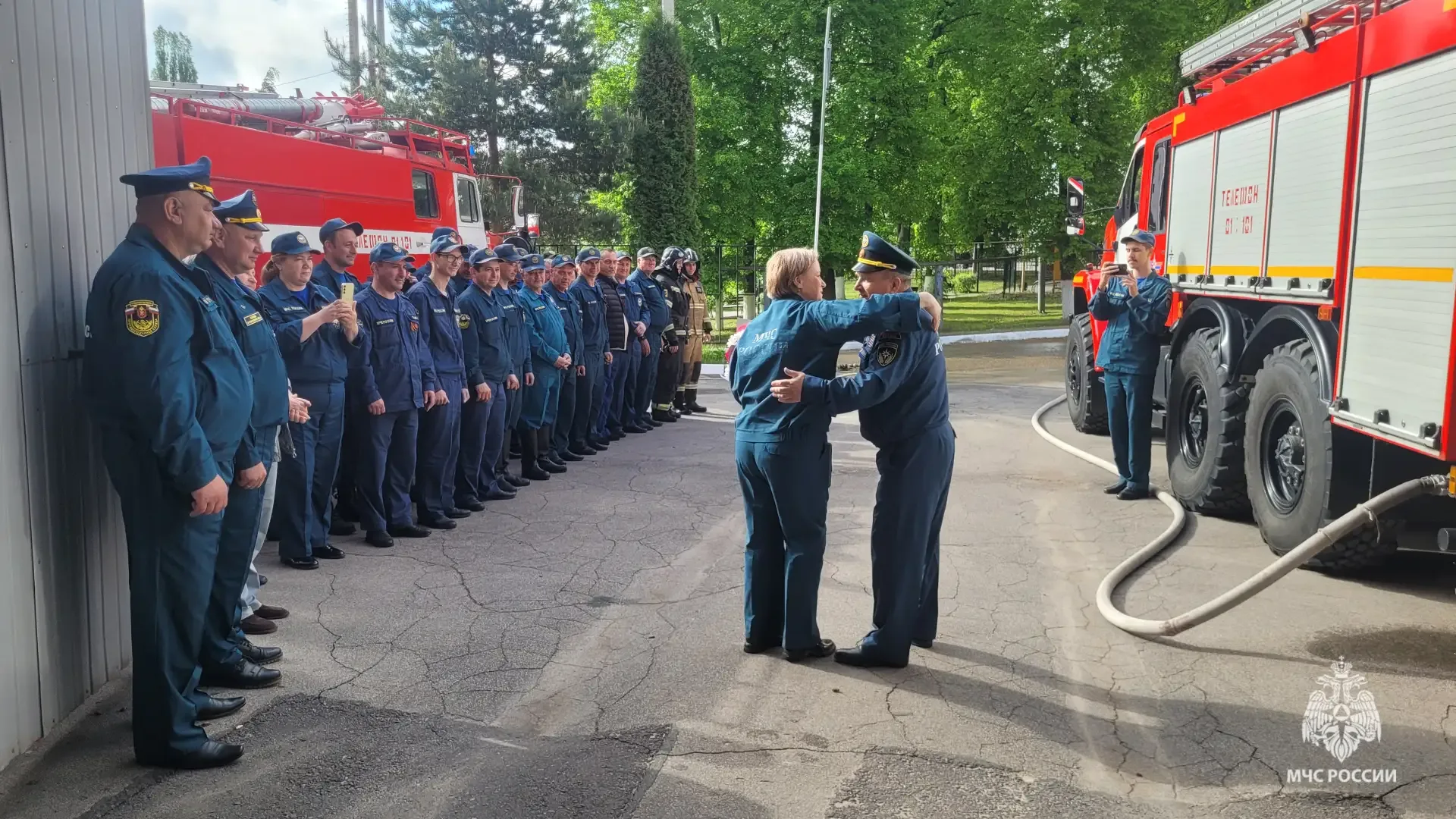 🚨В Одоеве торжественно проводили на пенсию диспетчера 58 пожарно-спасательной части Татьяну Стукалов