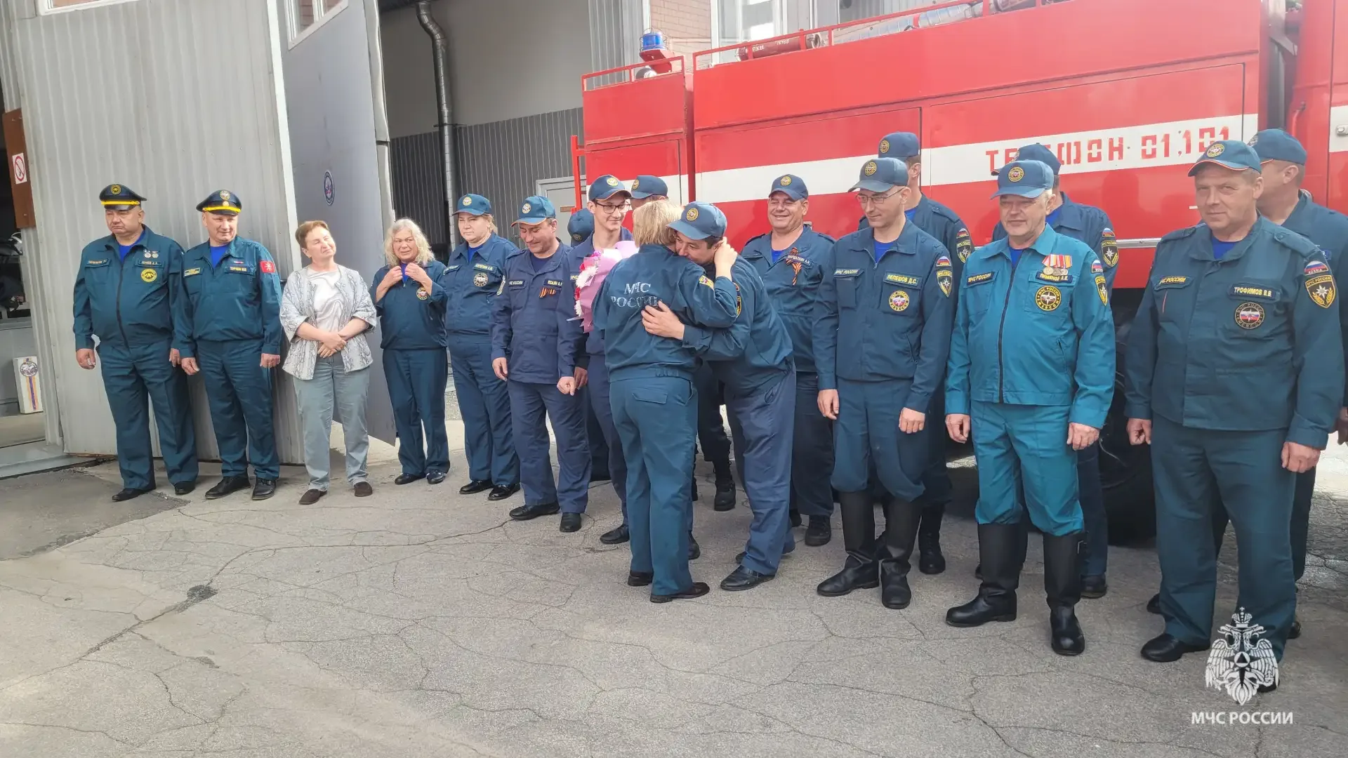 🚨В Одоеве торжественно проводили на пенсию диспетчера 58 пожарно-спасательной части Татьяну Стукалов
