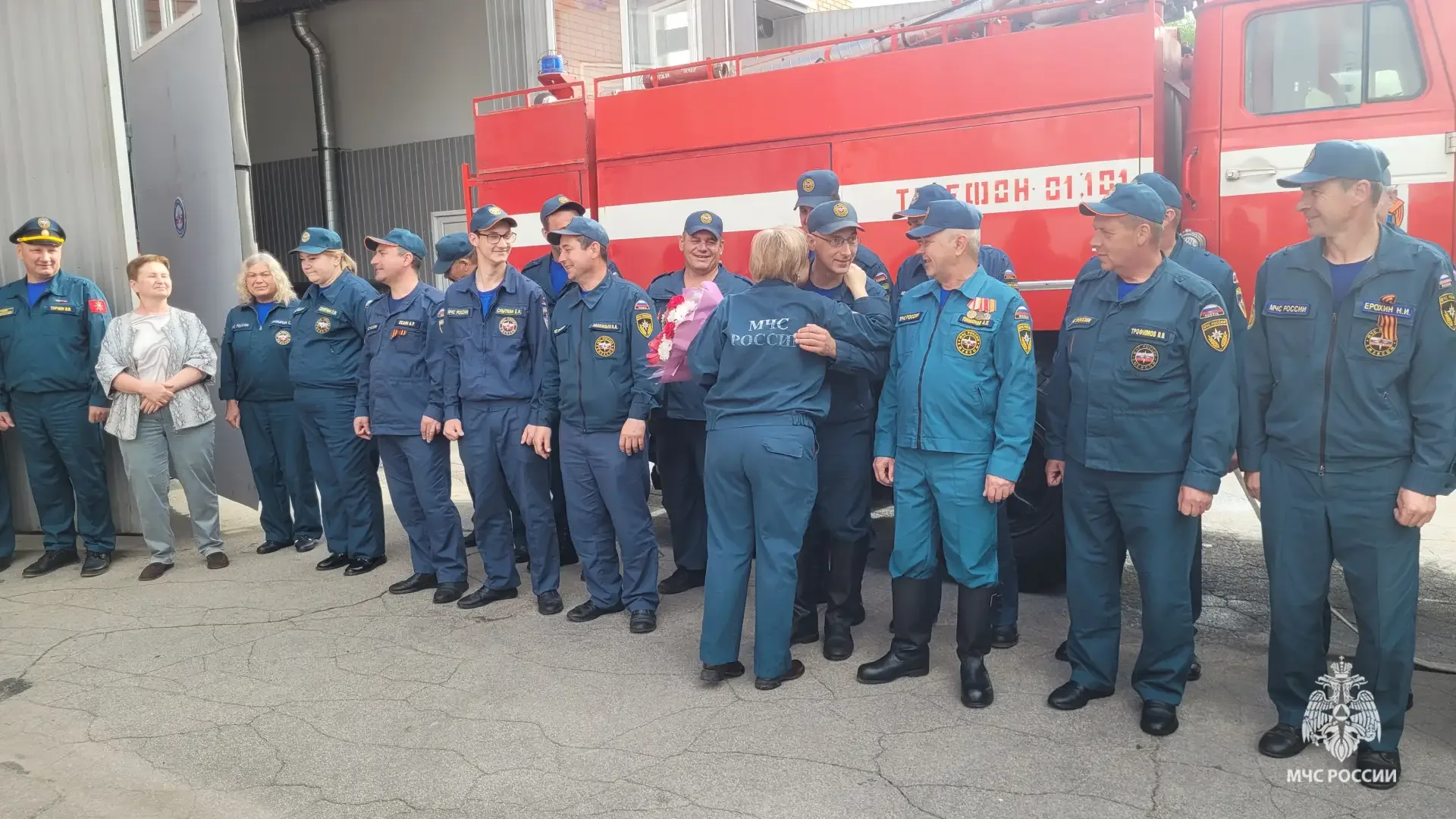 🚨В Одоеве торжественно проводили на пенсию диспетчера 58 пожарно-спасательной части Татьяну Стукалов