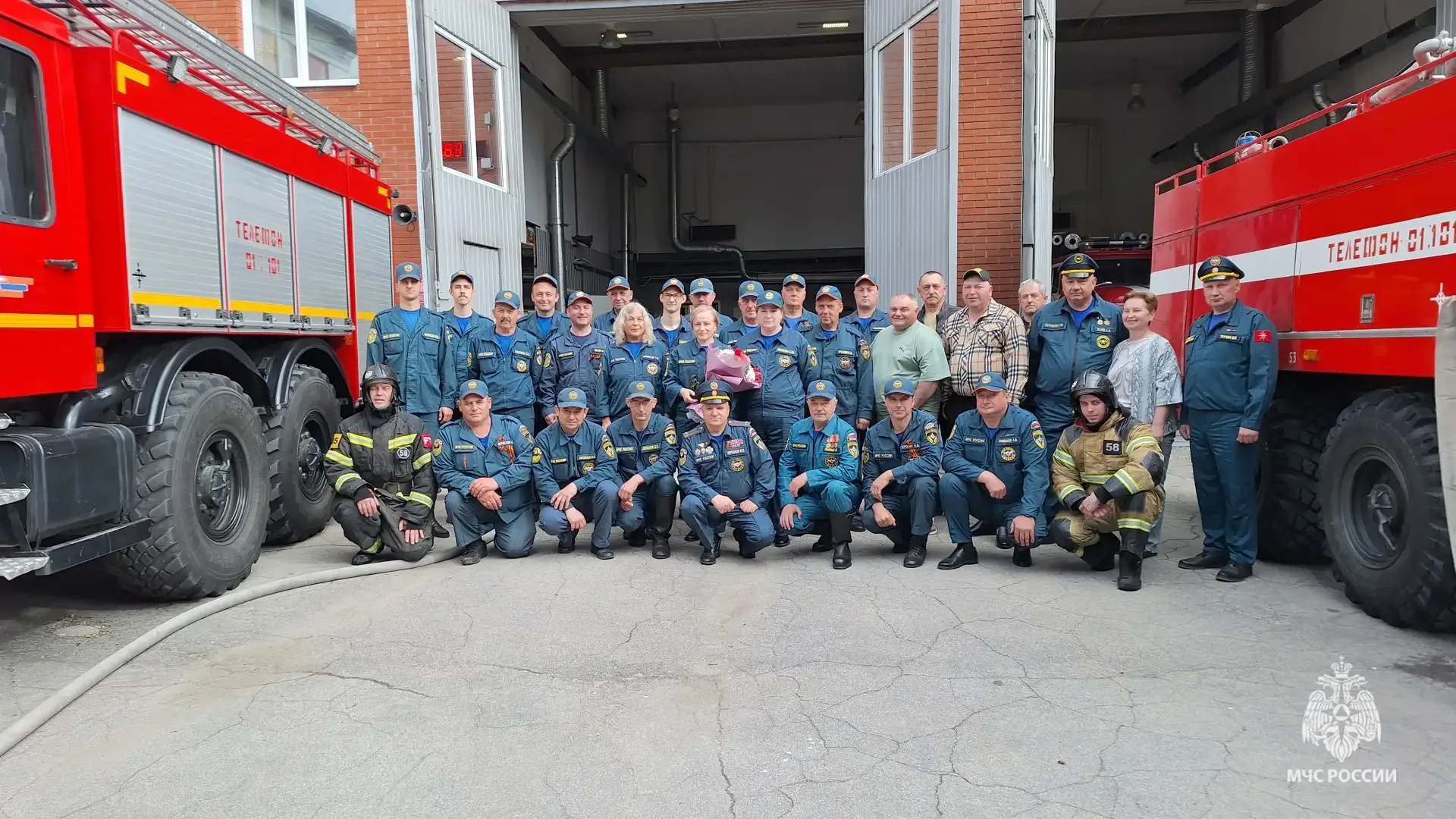 🚨В Одоеве торжественно проводили на пенсию диспетчера 58 пожарно-спасательной части Татьяну Стукалов