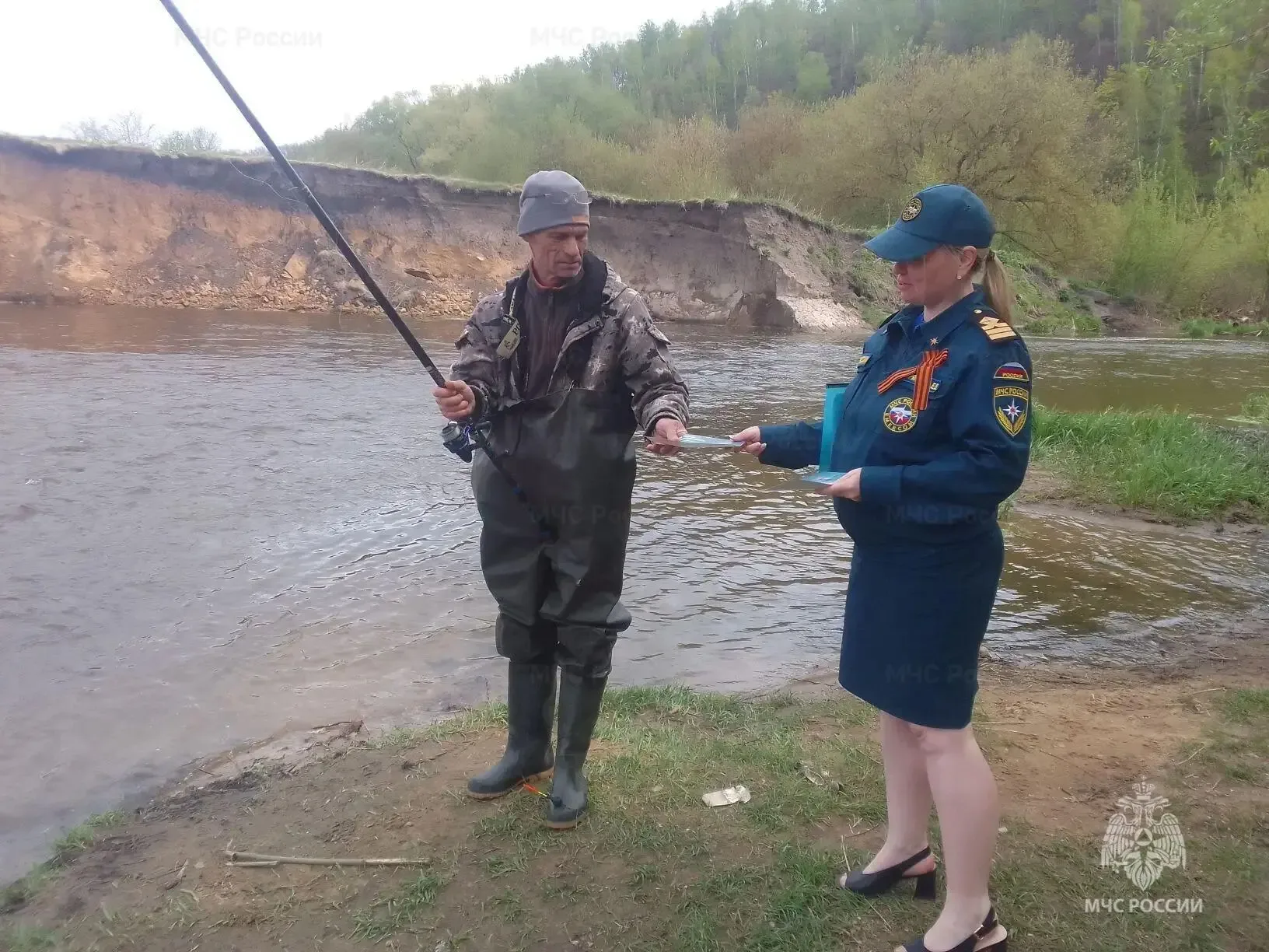 🌊Открывать купальный сезон раньше времени и рыбачить в состоянии опьянения опасно для жизни!  С прих