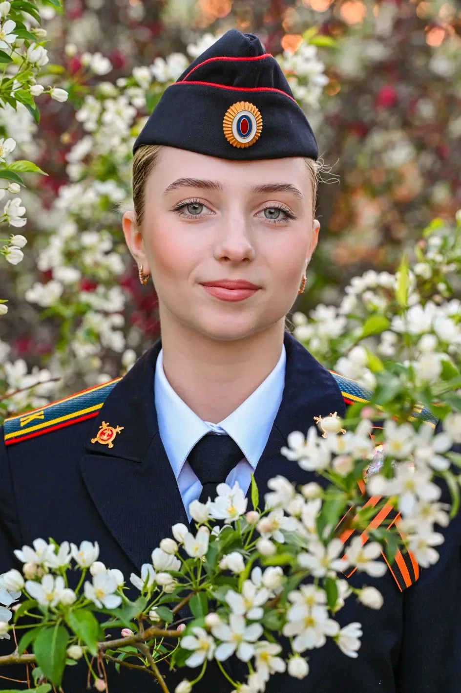 ☀Хорошего начала недели всем желают девушки-курсанты факультета подготовки сотрудников полиции и сле